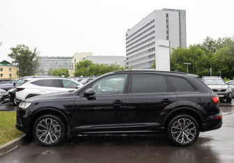 Подержанный автомобиль Audi Q7 2019 года (6 фото)