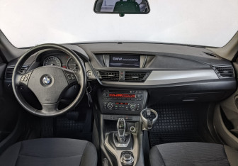 Подержанный автомобиль BMW X1 2014 года (14 фото)