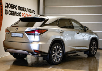 Подержанный автомобиль Lexus RX 2021 года (4 фото)