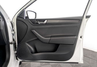 Подержанный автомобиль Skoda Rapid Liftback 2019 года (24 фото)