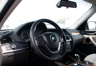 Подержанный автомобиль BMW X3 2010 года (13 фото)