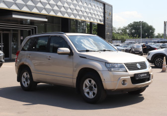Подержанный автомобиль Suzuki Grand Vitara 2011 года (3 фото)