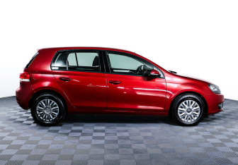 Подержанный автомобиль Volkswagen Golf Hatchback 2011 года (4 фото)
