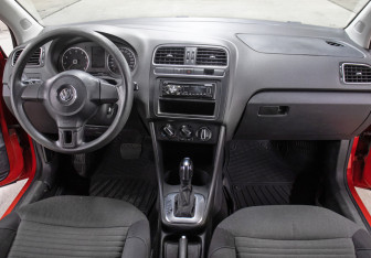 Подержанный автомобиль Volkswagen Polo Hatchback 2011 года (14 фото)
