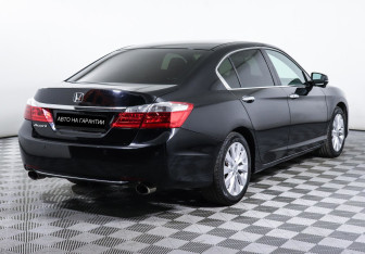 Подержанный автомобиль Honda Accord Sedan 2013 года (3 фото)