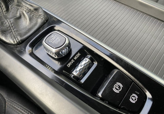 Подержанный автомобиль Volvo XC60 2021 года (14 фото)