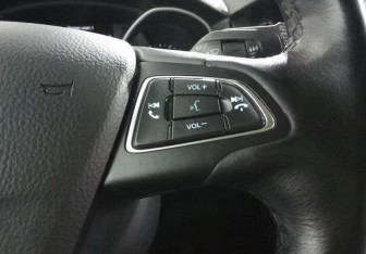 Подержанный автомобиль Ford Focus Hatchback 2016 года (16 фото)