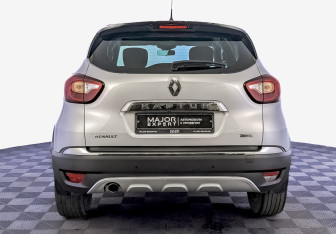Подержанный автомобиль Renault Kaptur 2017 года (6 фото)