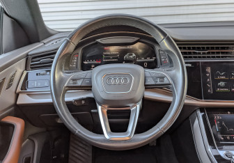 Подержанный автомобиль Audi Q8 2021 года (22 фото)