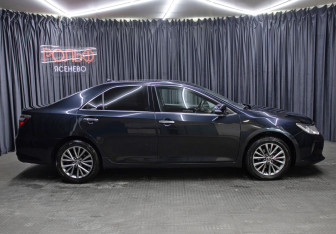 Подержанный автомобиль Toyota Camry Sedan 2017 года (4 фото)