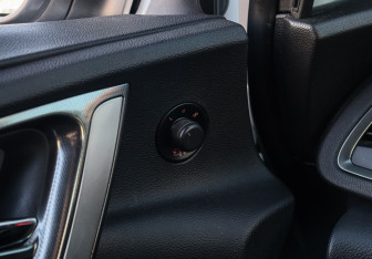 Подержанный автомобиль Opel Astra Hatchback 2010 года (15 фото)