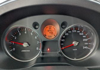 Подержанный автомобиль Nissan X-Trail 2010 года (14 фото)