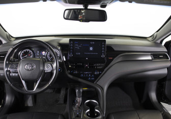 Подержанный автомобиль Toyota Camry Sedan 2021 года (13 фото)