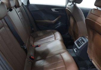 Подержанный автомобиль Audi A4 Sedan 2017 года (22 фото)