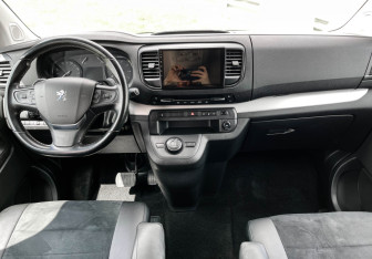 Подержанный автомобиль Peugeot Traveller 2021 года (12 фото)