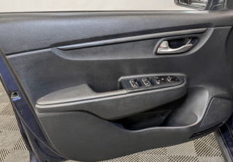 Подержанный автомобиль Kia Rio Hatchback 2021 года (18 фото)