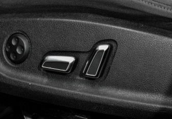 Подержанный автомобиль Audi A4 Sedan 2012 года (21 фото)