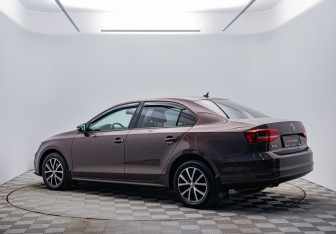 Подержанный автомобиль Volkswagen Jetta Sedan 2015 года (7 фото)