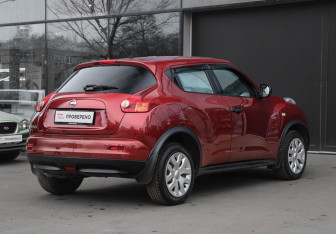 Подержанный автомобиль Nissan Juke 2011 года (5 фото)