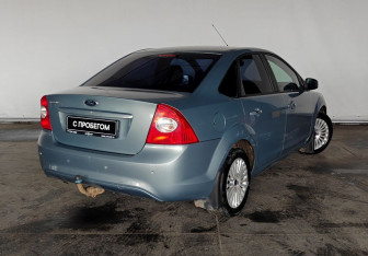 Подержанный автомобиль Ford Focus Sedan 2010 года (4 фото)