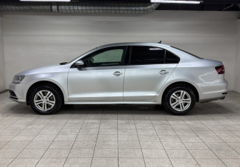 Подержанный автомобиль Volkswagen Jetta Sedan 2016 года (8 фото)