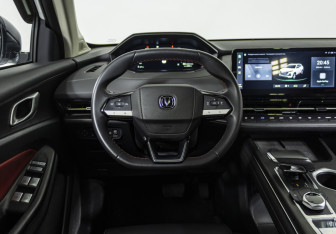 Подержанный автомобиль Changan UNI-S 2024 года (10 фото)