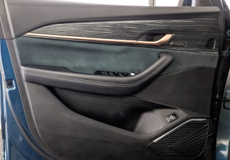 Подержанный автомобиль Geely Monjaro 2023 года (19 фото)