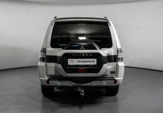 Подержанный автомобиль Mitsubishi Pajero 2020 года (6 фото)