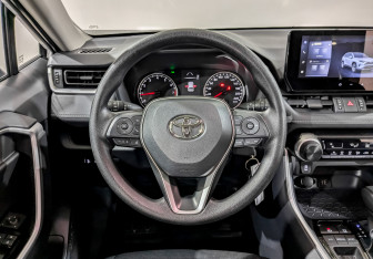 Подержанный автомобиль Toyota RAV4 2024 года (21 фото)