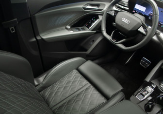 Подержанный автомобиль Audi Q5 2025 года (20 фото)