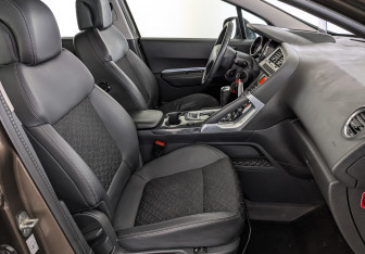 Подержанный автомобиль Peugeot 3008 2014 года (23 фото)