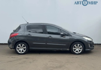 Подержанный автомобиль Peugeot 308 Hatchback 2010 года (4 фото)