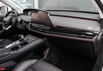 Подержанный автомобиль Changan UNI-K 2023 года (9 фото)