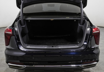 Подержанный автомобиль Hongqi H5 2024 года (20 фото)