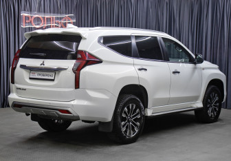 Подержанный автомобиль Mitsubishi Montero Sport 2022 года (5 фото)