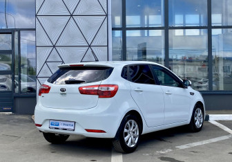 Подержанный автомобиль Kia Rio Hatchback 2015 года (5 фото)