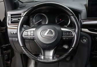 Подержанный автомобиль Lexus LX 2020 года (19 фото)