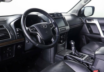 Подержанный автомобиль Toyota Land Cruiser Prado 2018 года (12 фото)