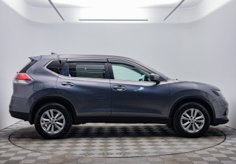 Подержанный автомобиль Nissan X-Trail 2017 года (6 фото)