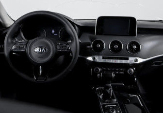 Подержанный автомобиль Kia Stinger 2019 года (12 фото)