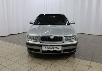Подержанный автомобиль Skoda Octavia Liftback 2009 года (2 фото)