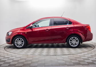 Подержанный автомобиль Chevrolet Aveo Sedan 2013 года (2 фото)