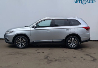Подержанный автомобиль Mitsubishi Outlander 2018 года (8 фото)
