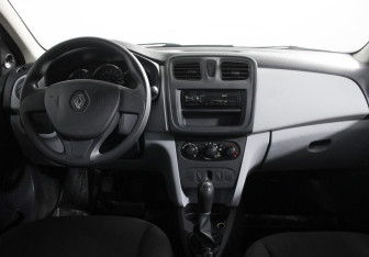 Подержанный автомобиль Renault Sandero 2014 года (7 фото)