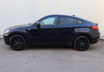 Подержанный автомобиль BMW X6 2013 года (8 фото)