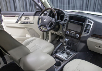Подержанный автомобиль Mitsubishi Pajero 2019 года (11 фото)