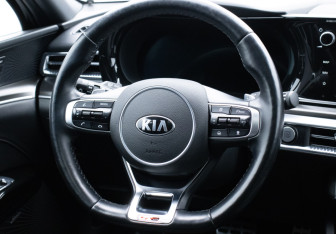 Подержанный автомобиль Kia K5 2020 года (13 фото)