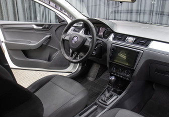 Подержанный автомобиль Skoda Rapid Liftback 2017 года (11 фото)