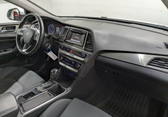 Подержанный автомобиль Hyundai Sonata 2018 года (18 фото)