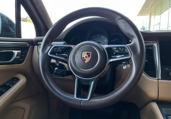 Подержанный автомобиль Porsche Macan 2016 года (14 фото)